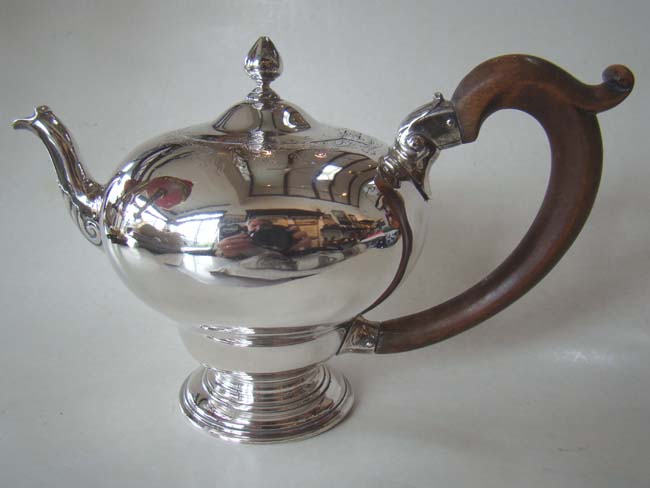A fine 18th century silver Teapot by Thomas Whipham, London, 1750
